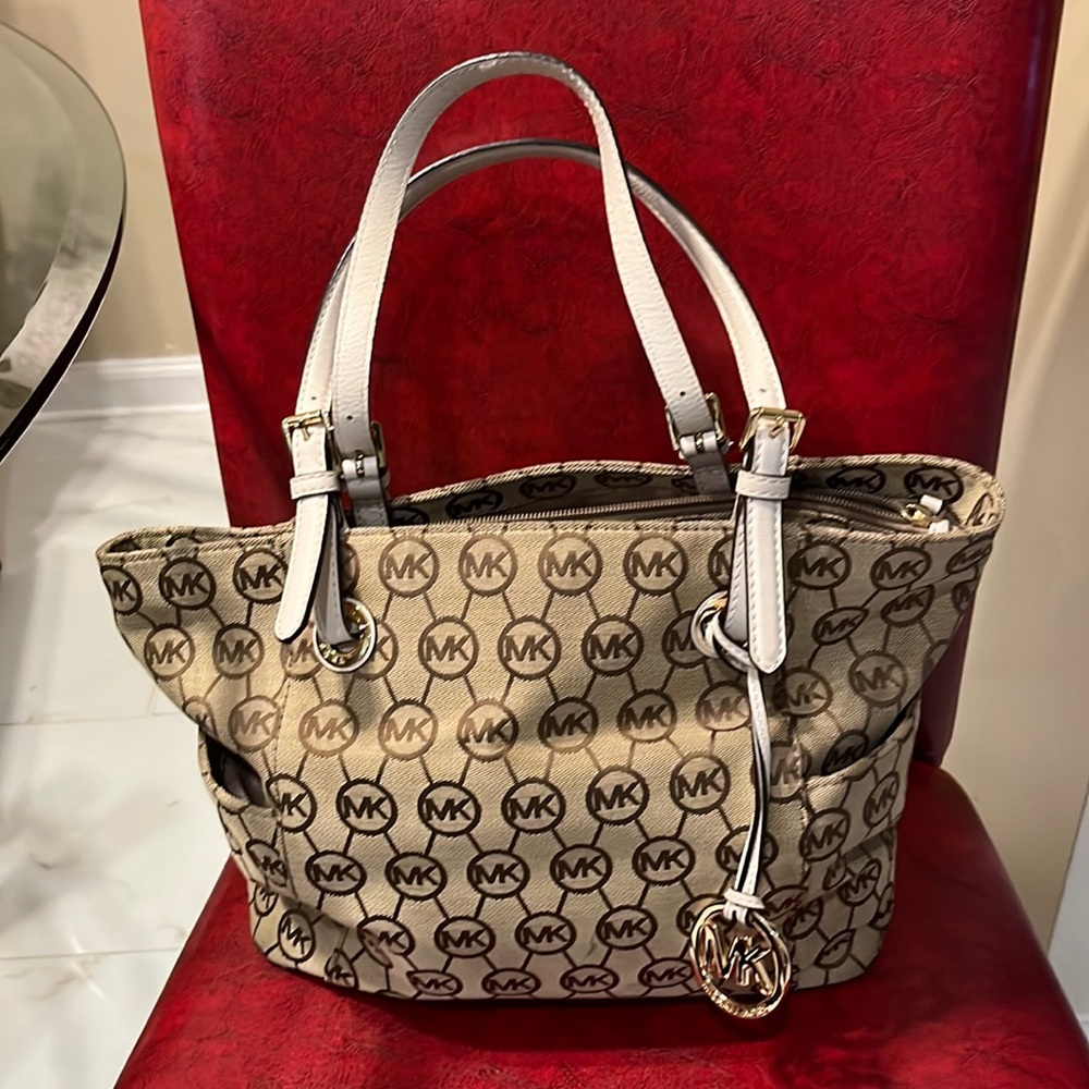 Michael Kors shoulder purse color brown